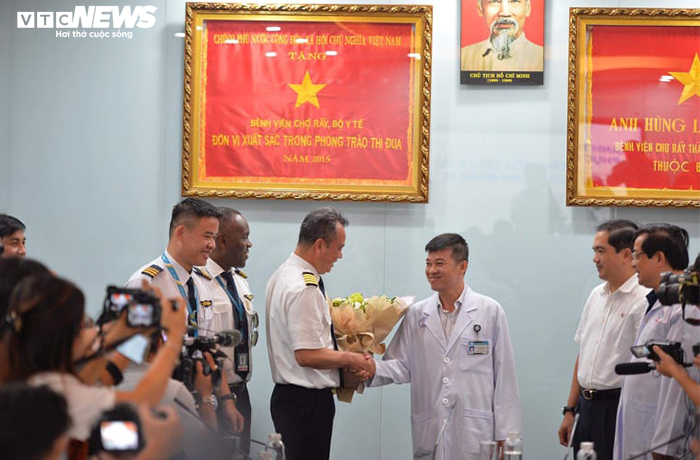 Hình ảnh chuyến bay chở phi công người Anh từ TP.HCM đi Hà Nội - 10