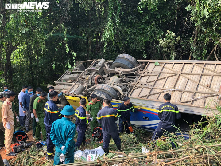 Nạn nhân vụ tai nạn ở Kon Tum: Xe chao đảo nhiều lần trước khi lao xuống vực - 2