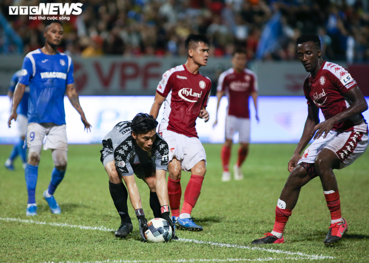 Ảnh: Bùi Tiến Dũng tỏa sáng trong trận CLB TP.HCM thắng đậm - 9
