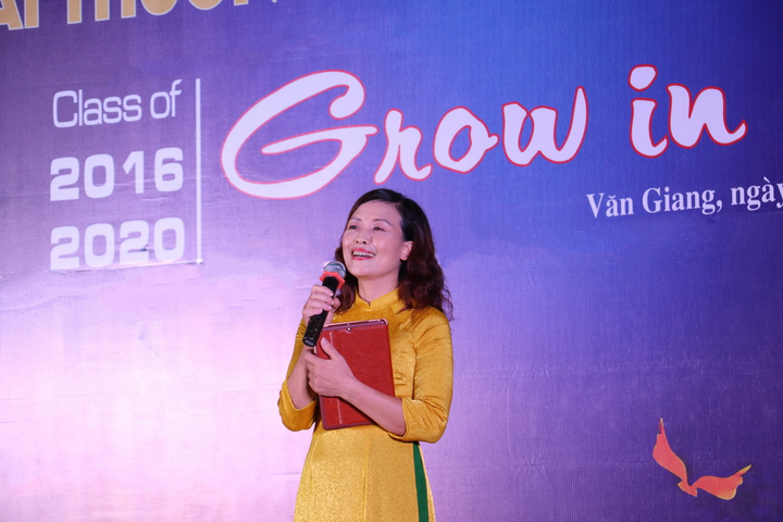 Học sinh Hưng Yên ghi dấu trưởng thành với thông điệp ý nghĩa từ nến và hoa hồng - 2