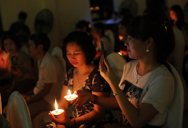 Học sinh Hưng Yên ghi dấu trưởng thành với thông điệp ý nghĩa từ nến và hoa hồng - 9