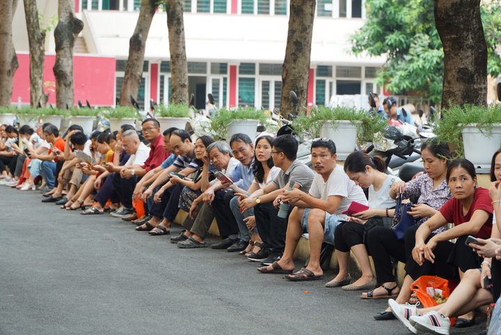 Hơn 3.500 thí sinh chạy đua giành suất vào hai trường chuyên 'hot' nhất Hà Nội - 9