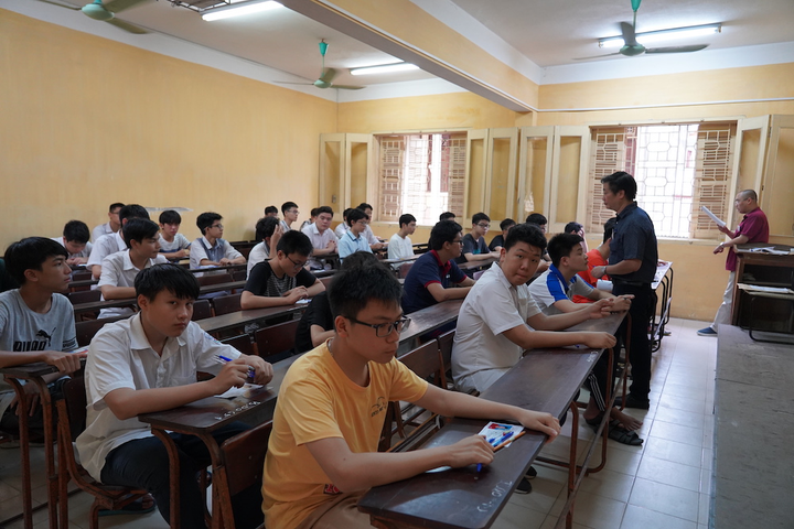Hơn 3.500 thí sinh chạy đua giành suất vào hai trường chuyên 'hot' nhất Hà Nội - 6