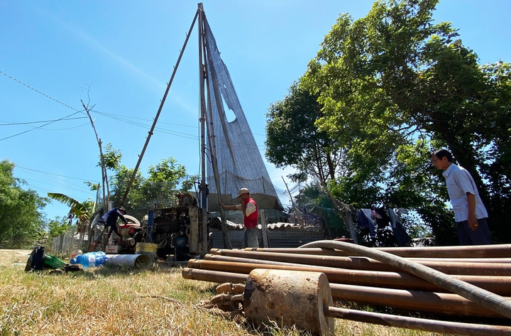 Giếng cạn trơ đáy, dân xóm phải mua nước đắt gấp 30 lần ở thành phố - 3