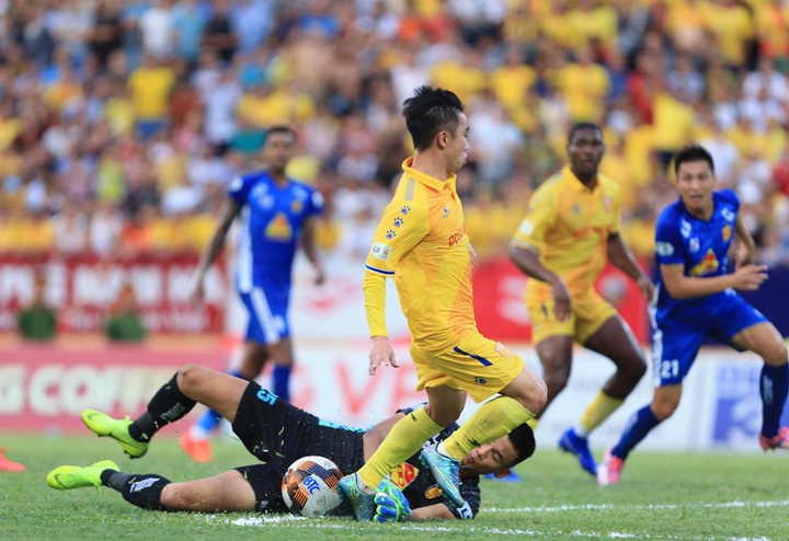 Chủ tịch CLB Quảng Nam đề xuất dừng V-League, không có đội xuống hạng - 2