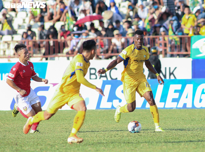 HLV Minh Đức: Ngoại binh chỉ to cao thì 'gần như vứt đi' - 1