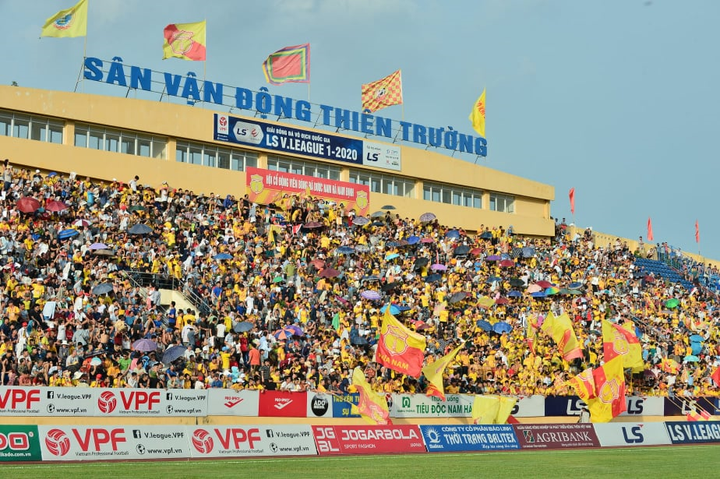 Vòng 9 V-League thiết lập kỷ lục mới, sân Thiên Trường là số 1 - 1