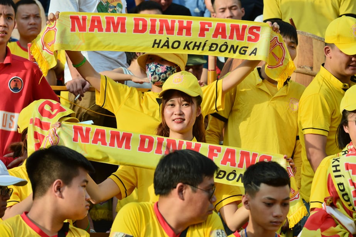 Thiên Trường đông kỷ lục ngày Nam Định đá chung kết ngược với Quảng Nam - 7