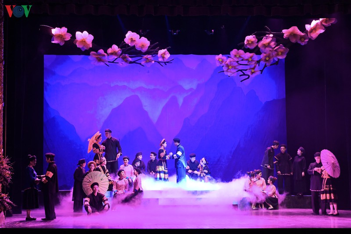 'Chuyện tình Khau Vai' hồi sinh sân khấu cải lương hậu COVID-19 - 1