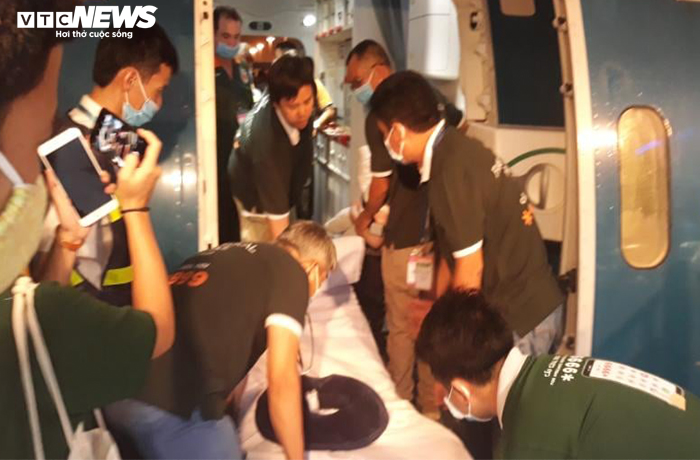 Ảnh, video: Phi công Anh lên 'siêu máy bay' Boeing 787-10 rời Việt Nam về nước - 5