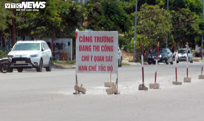 Dựng rào chắn cảnh báo sau vụ ô tô lao xuống biển khiến 4 người chết - 6