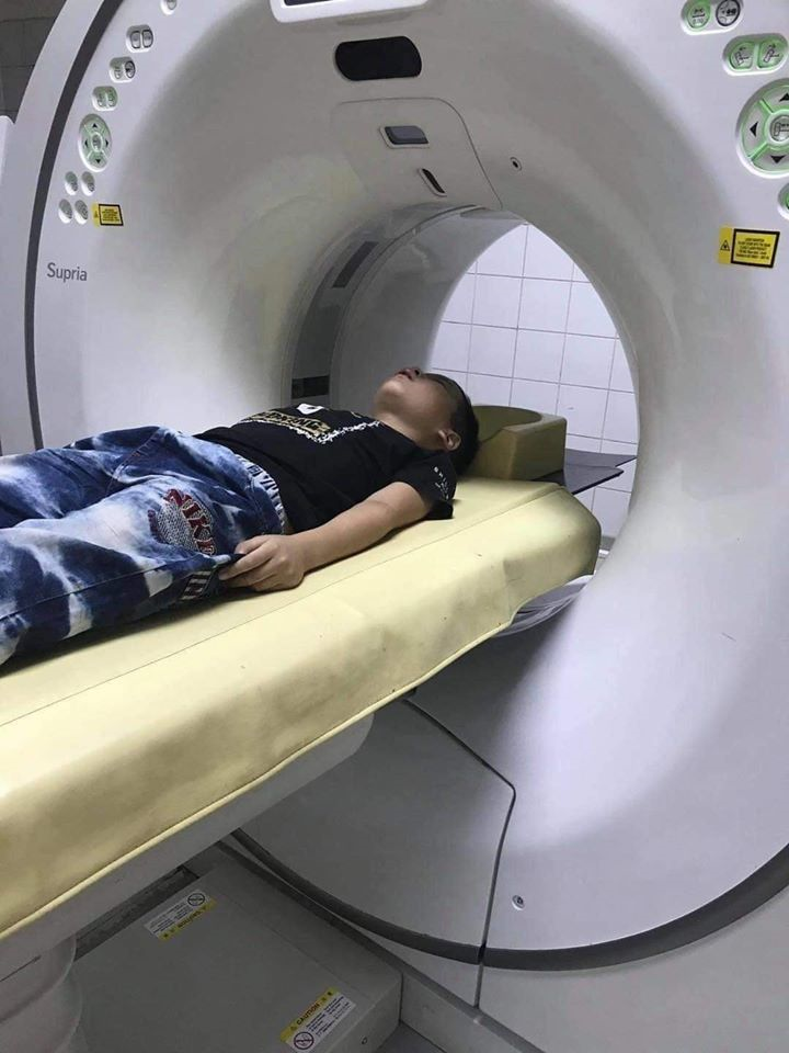 Bé lớp 1 bị bố của bạn hành hung: Thấy con bị đánh kêu 'mẹ ơi, cứu con' mà đau - 1