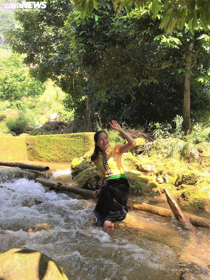 Kỳ lạ con suối chảy qua rừng già có khả năng biến nhiệt ở Mộc Châu - 7