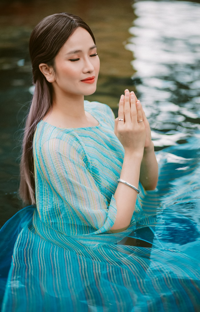 Hoa hậu Cao Thùy Dương khoe nhan sắc 'biến hóa' nhiều vẻ ở Đà Lạt - 4