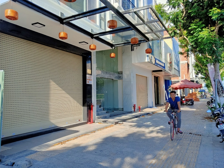 Đại gia Đà Nẵng bán rẻ khách sạn 120 tỷ đồng để gán nợ - 1