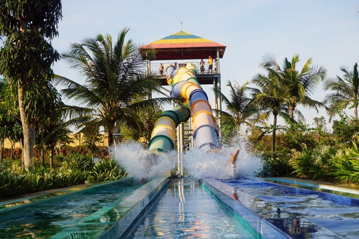 Quẫy tung hè với hàng chục trò chơi nước siêu hoành tráng tại VinWonders - 9