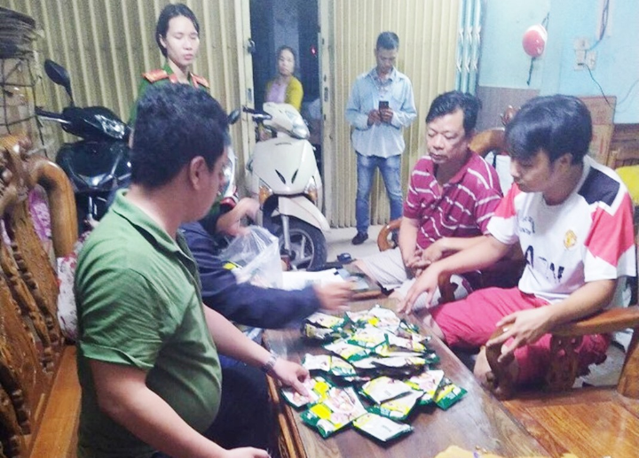 Phát hiện số lượng 'khủng' hạt nêm, mì chính giả ở Đà Nẵng - 1