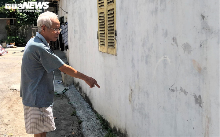 Bé lớp 1 bị bố của bạn hành hung: 'Không có người can thì hắn đánh bé đến chết' - 1