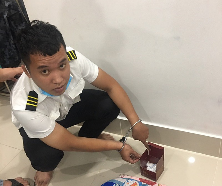 Triệt phá đường dây buôn bán ma tuý khủng ở TP.HCM - 2