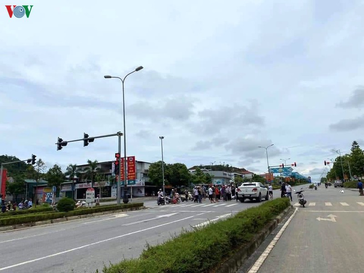 Khởi tố nữ thanh tra ở Lào Cai lái xe vượt đèn đỏ tông chết người - 1