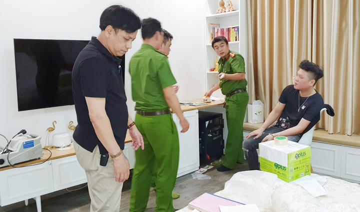 Triệt phá đường dây cá độ bóng đá qua mạng hơn 32 triệu USD tại Đà Nẵng - 2