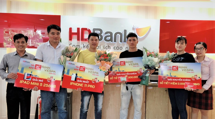 64 khách hàng HDBank may mắn nhận giải 'Tải App HDBank – Rinh Vespa sành điệu' - 2