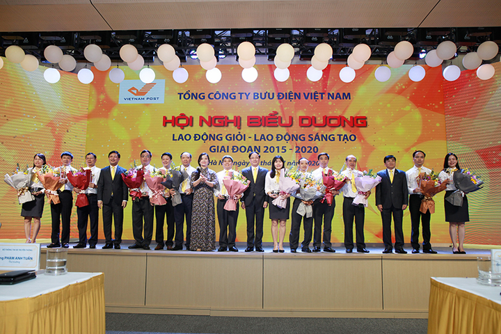 Vinh danh 79 cá nhân tiêu biểu đóng góp vào sự đổi mới của Vietnam Post - 2