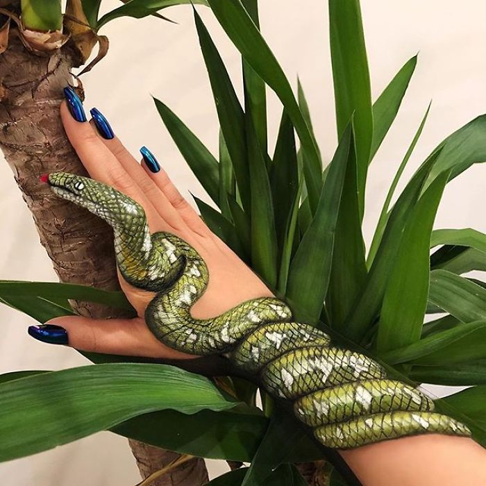 Trang điểm kinh dị gây ảo giác, cô gái gốc Hàn 'hot rần rần' trên mạng - 4