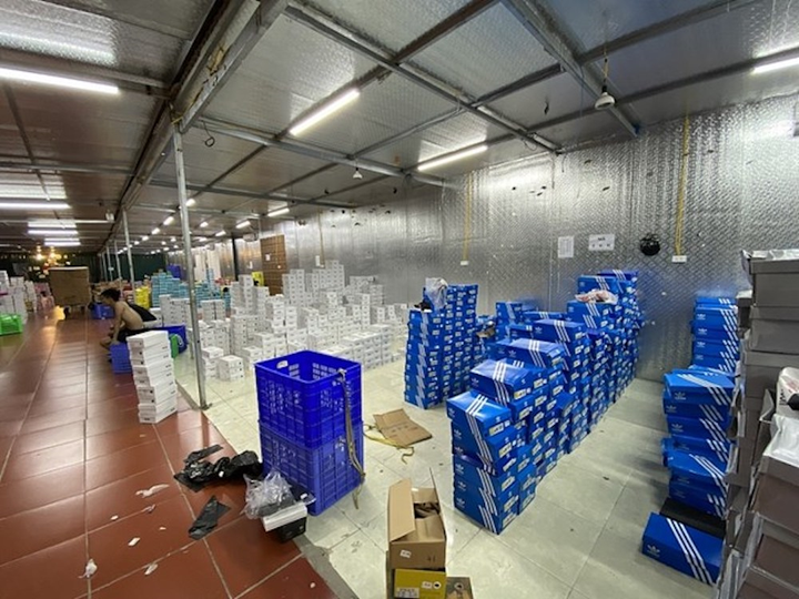 Chủ kho hàng lậu 10.000 m2 ở Lào Cai có dấu hiệu bỏ trốn - 2