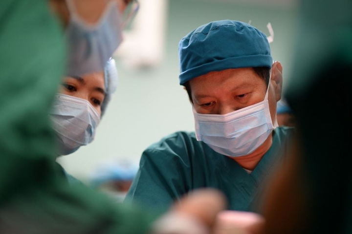 13 tháng dính nhau và 13 tiếng kỳ diệu tách rời cặp song sinh Trúc Nhi-Diệu Nhi - 4