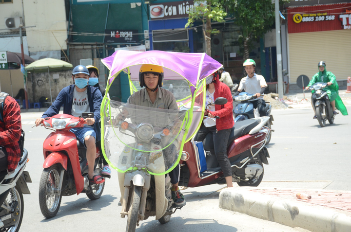 Trung Bộ nắng trên 39 độ C, chỉ số tia UV ở Hà Nội mức nguy hại rất cao - 1