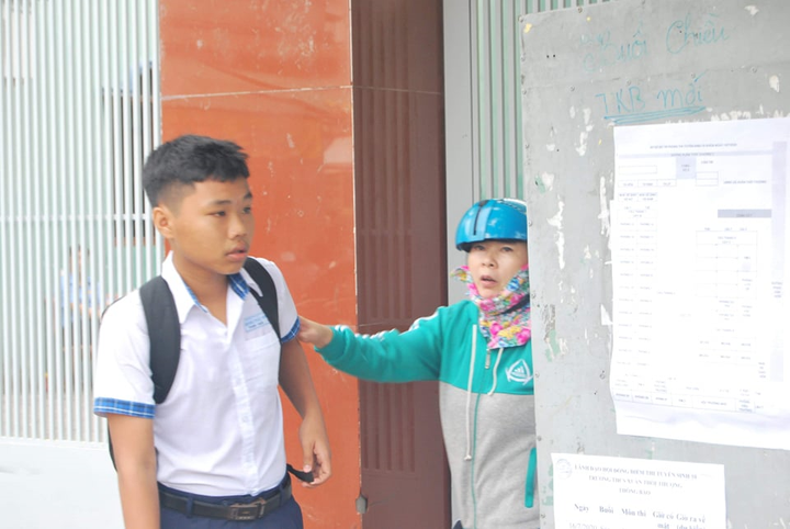 Nhớ nhầm lịch, một thí sinh ở TP.HCM phải ra về vì đến phòng thi quá trễ - 1