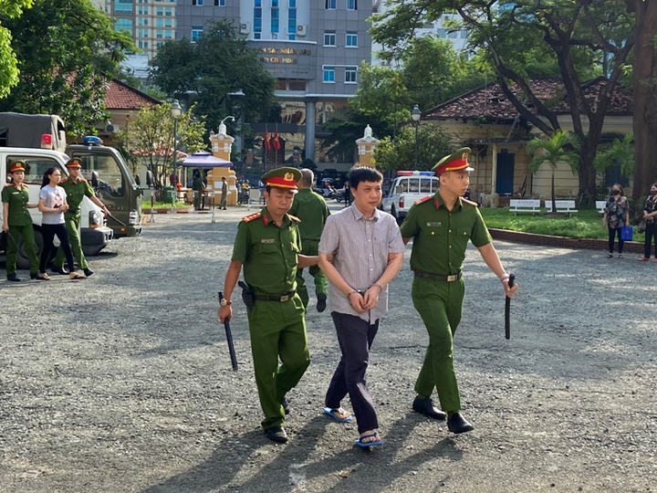 Hot girl Ngọc ‘Miu’ và ông trùm ma túy Văn Kính Dương hầu tòa - 3