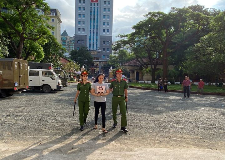 Hot girl Ngọc ‘Miu’ và ông trùm ma túy Văn Kính Dương hầu tòa - 4