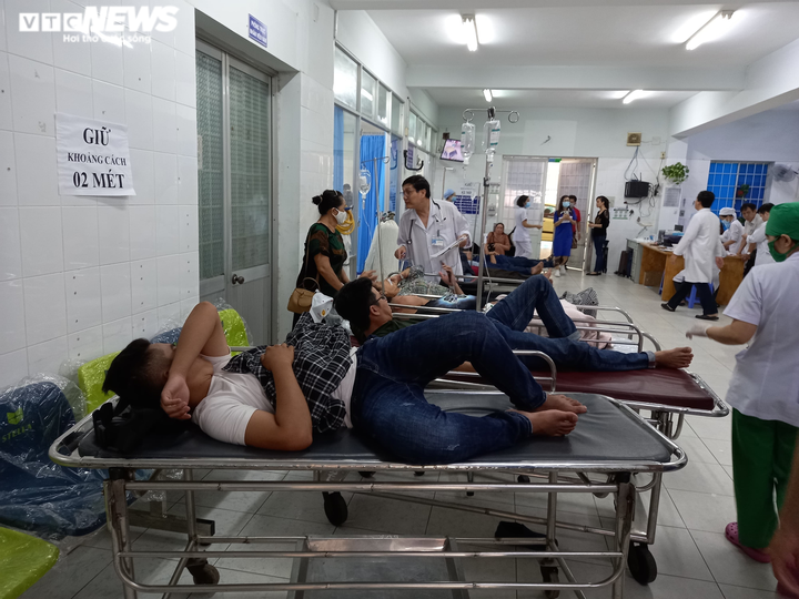 Dự tiệc tối của công ty buôn thuốc trừ sâu, hàng trăm người nhập viện cấp cứu - 1