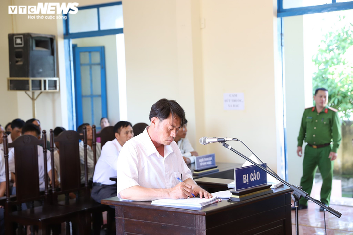 Rút một phần truy tố với Chủ tịch xã gây thiệt hại ngân sách hơn 300 triệu đồng - 1