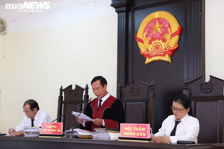 Rút một phần truy tố với Chủ tịch xã gây thiệt hại ngân sách hơn 300 triệu đồng - 2