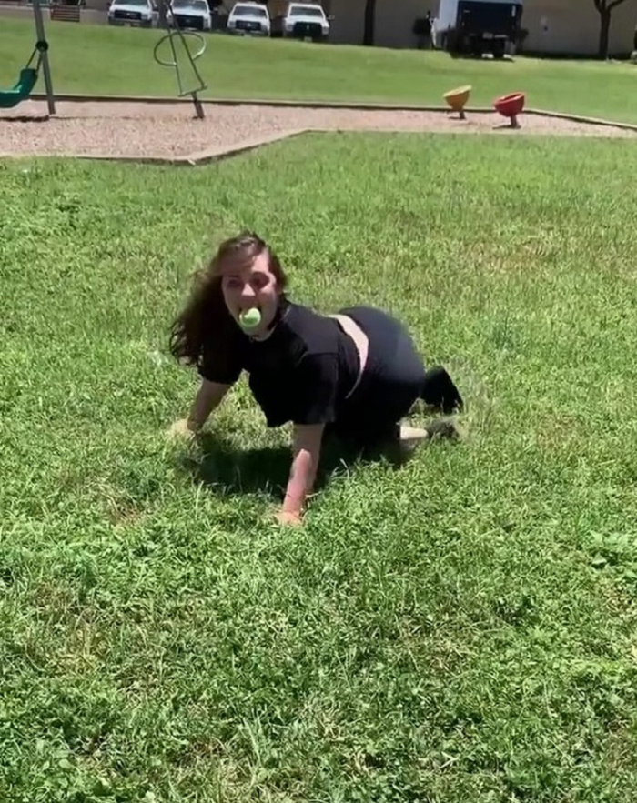 Đóng giả chó, cô gái 'ăn đậm' khi kiếm cả trăm nghìn USD mỗi tháng - 2