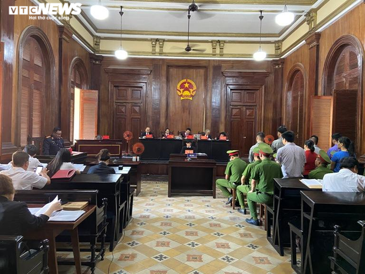 Hot girl Ngọc 'Miu' đề nghị toà trả lại xe Mercedes - 2