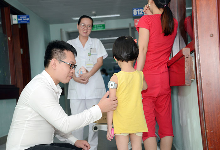 BV Nhi Trung ương đưa vào sử dụng nhiệt kế thông minh theo dõi nhiệt độ 24/24 - 1