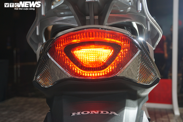 Cận cảnh 'hàng nóng' Honda SH mode 125cc 2020 vừa ra mắt thị trường Việt Nam - 7