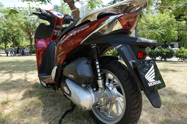 Cận cảnh 'hàng nóng' Honda SH mode 125cc 2020 vừa ra mắt thị trường Việt Nam - 3