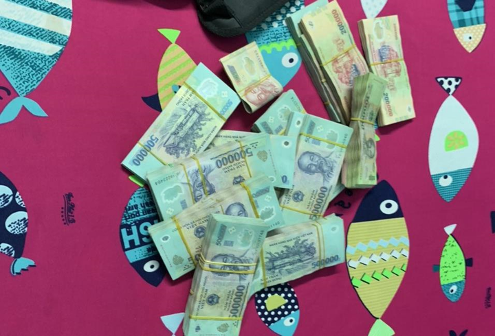 Triệt phá hai sới bạc khủng, bắt giữ tại chỗ 25 người ở TP.HCM - 1