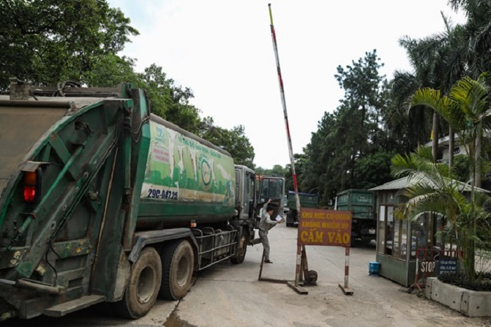 Ảnh: Bãi rác lớn nhất Thủ đô mở cửa trở lại sau 3 ngày 'án binh bất động' - 10