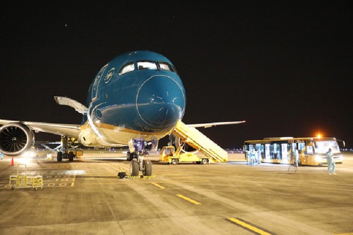 Đưa 280 công dân Việt Nam từ Nga và Belarus về nước - 1
