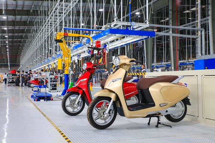 Xe máy điện VinFast bị 'tra tấn' thế nào trước khi đến tay khách hàng? - 1