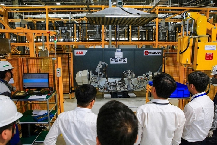 Xe máy điện VinFast bị 'tra tấn' thế nào trước khi đến tay khách hàng? - 3