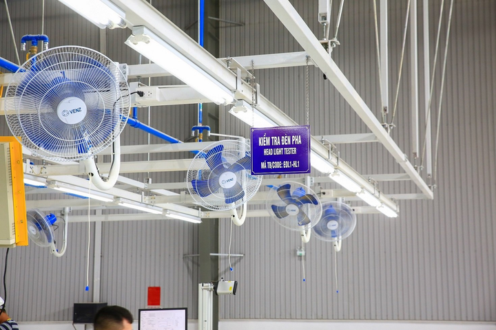 Xe máy điện VinFast bị 'tra tấn' thế nào trước khi đến tay khách hàng? - 5