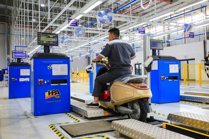 Xe máy điện VinFast bị 'tra tấn' thế nào trước khi đến tay khách hàng? - 8