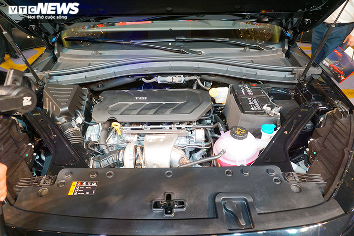 MG HS - mẫu xe SUV đối thủ của Hyundai Tucson, Mazda CX-5 có gì đặc biệt? - 11